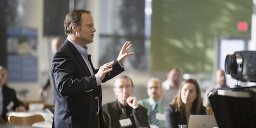 Lista: 45 föreläsare som lyfter din säljorganisation