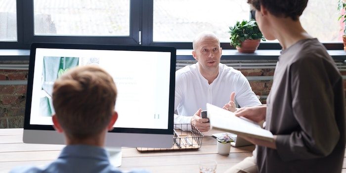 Så ökar du samarbetet mellan sälj- och marknadsavdelningen