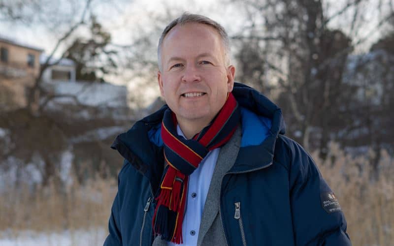 Fredrik Uhrbom ny försäljnings- och marknadsdirektör på Coop Sverige