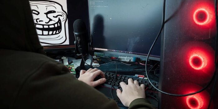 Så skyddar du dig digitalt i sommar – experten tipsar