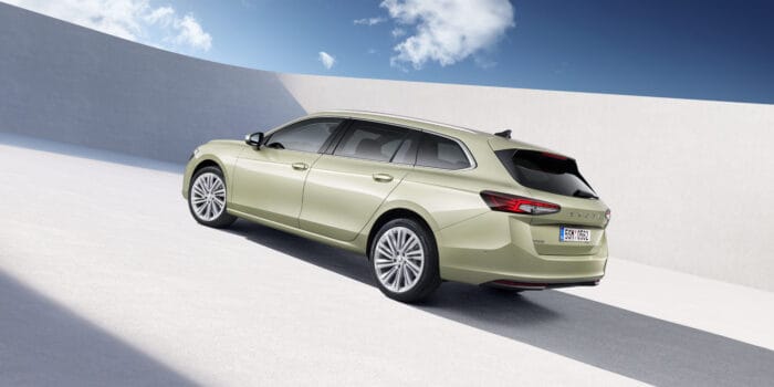 Nya Skoda Superb med längre räckvidd som laddhybrid