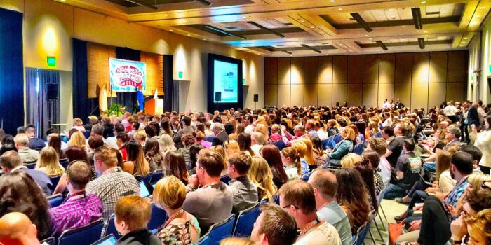 Mässan: Här står kunderna på rad