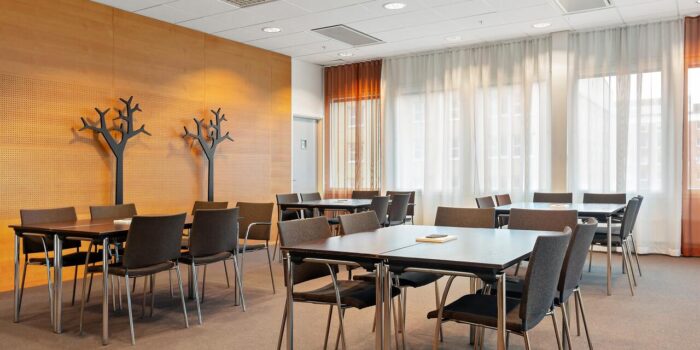 Gårda Konferens Dymling Gårda Konferens – Dymling är en trivsam möteslokal i Göteborg med ljus interiör, modern teknik och flexibla möbleringsalternativ för både små och stora grupper.