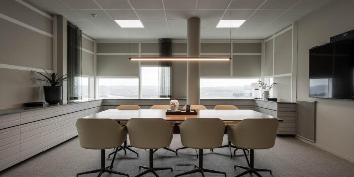 Läppstiftet Nidingen Läppstiftet – Nidingen är ett konferensrum med fantastisk utsikt över Göteborgs hamninlopp, perfekt för företag som söker en unik miljö med all nödvändig teknik.