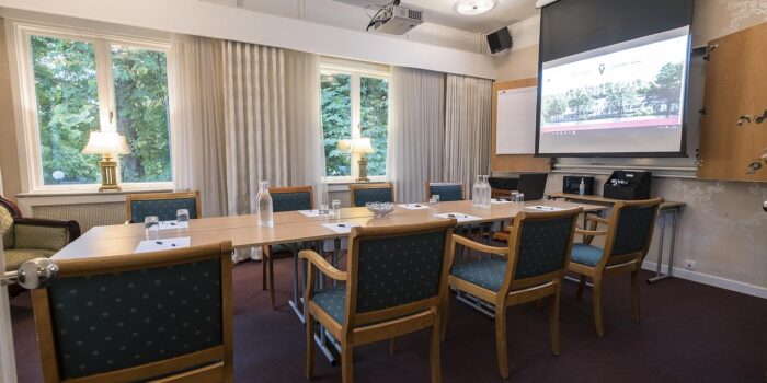 Villa Belparc AB C24 Villa Belparc AB erbjuder konferenslokalen C24 i Slottsskogen i Göteborg – en naturnära mötesplats med teknisk utrustning, vacker utsikt och skön atmosfär.