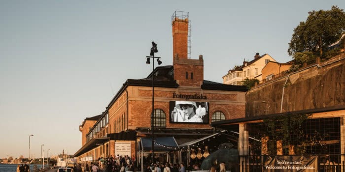 Välkommen till Mötesbaren på sommarverandan hos Fotografiska