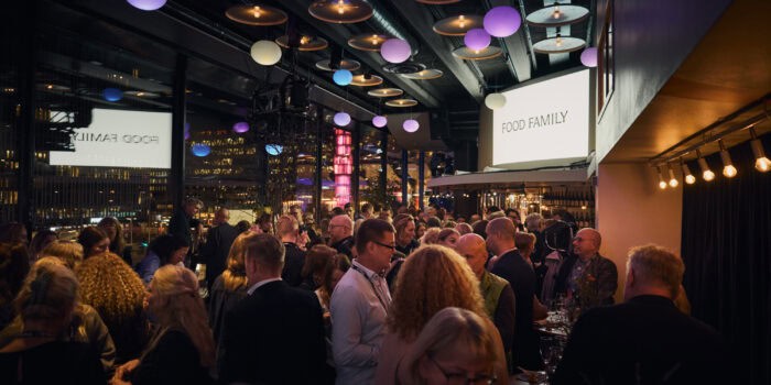 Stämningen på topp när 180 gäster fyllde Teaterbaren för Food Familys lansering