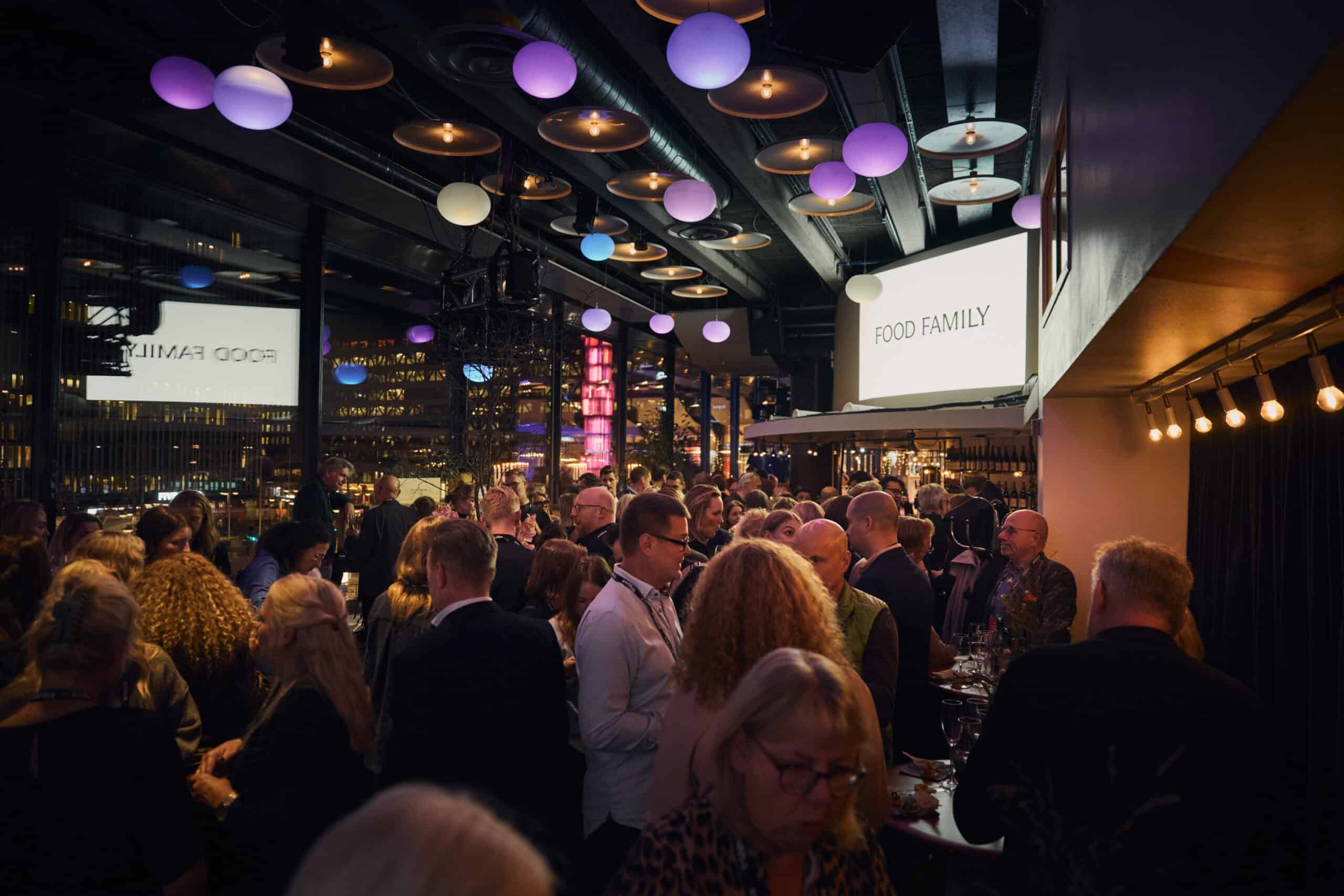 Stämningen på topp när 180 gäster fyllde Teaterbaren för Food Familys lansering