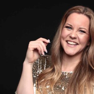Anna Jois: Artisten som rockar kickoffer