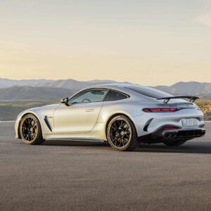 Mercedes-AMG GT Coupé får baksäte och fyrhjulsdrift