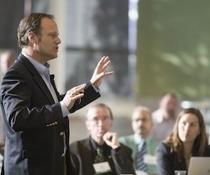 Lista: 45 föreläsare som lyfter din säljorganisation
