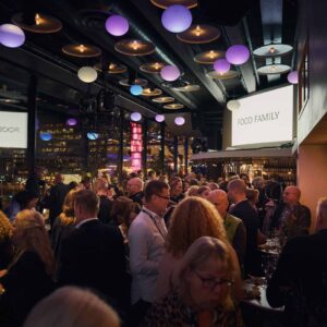 Stämningen på topp när 180 gäster fyllde Teaterbaren för Food Familys lansering
